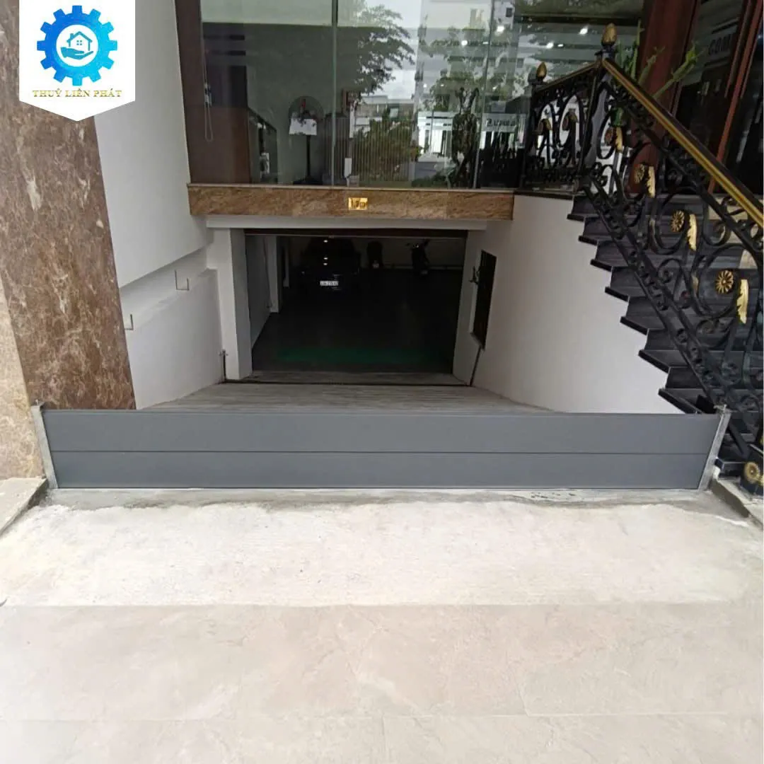 Cửa chống ngập tầng hầm tại lối xuống hầm xe