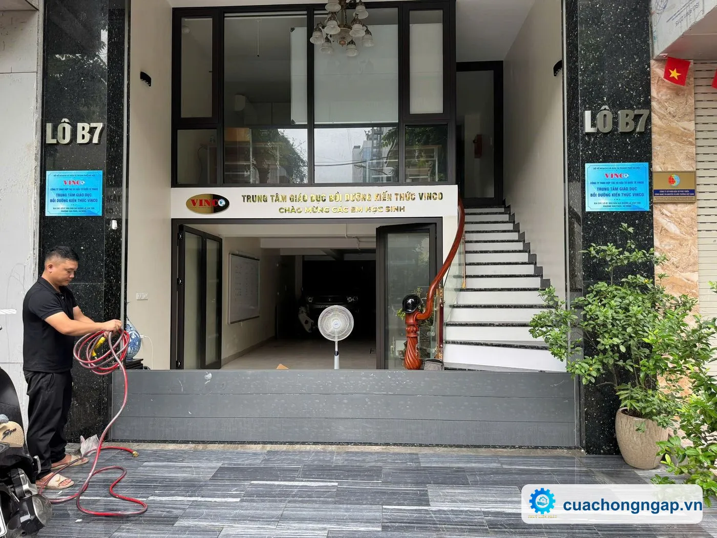 Cửa chống ngập tại Nghệ An, Vinh – chống ngập mưa bão cho nhà phố, cửa hàng