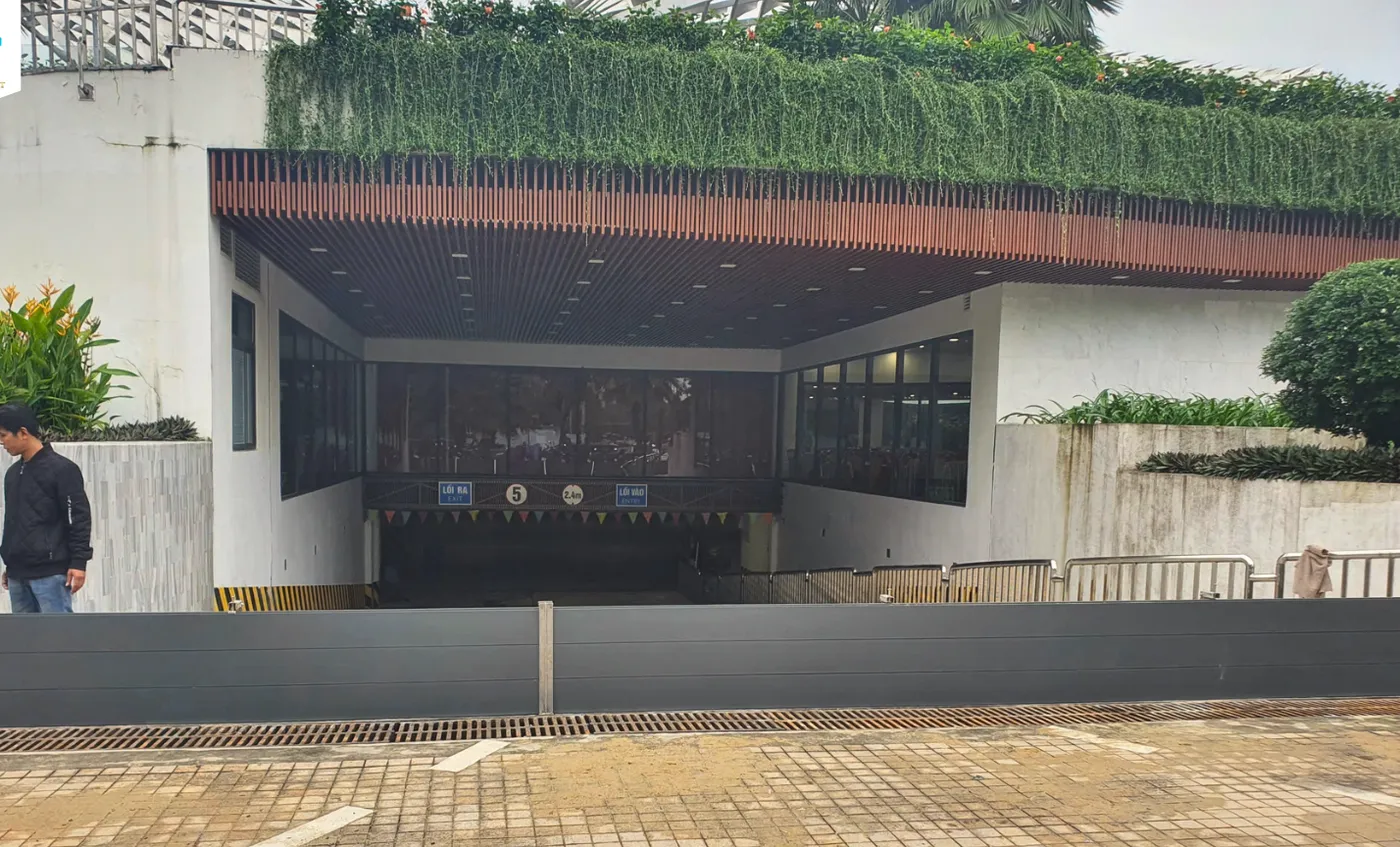 Mặt trước vách chống ngập hầm xe Công viên APEC Đà Nẵng